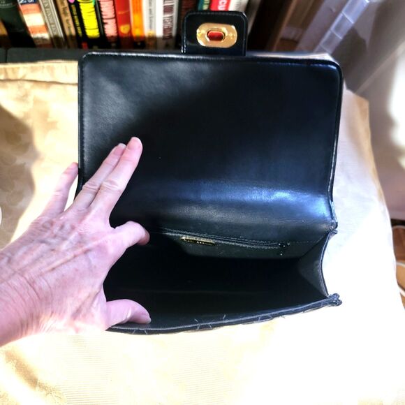 Classic Giani Bernini Handbag Black Patent Leather Gold Chain Shoulder strap NEW - Picture 8 of 16